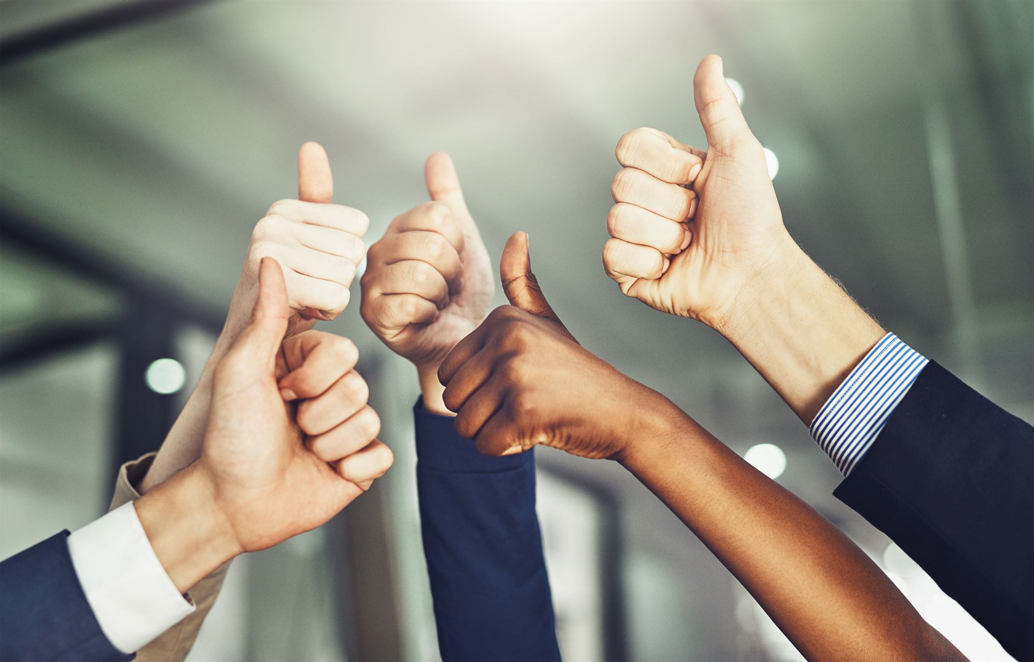 Business-people-giving-thumbs-up