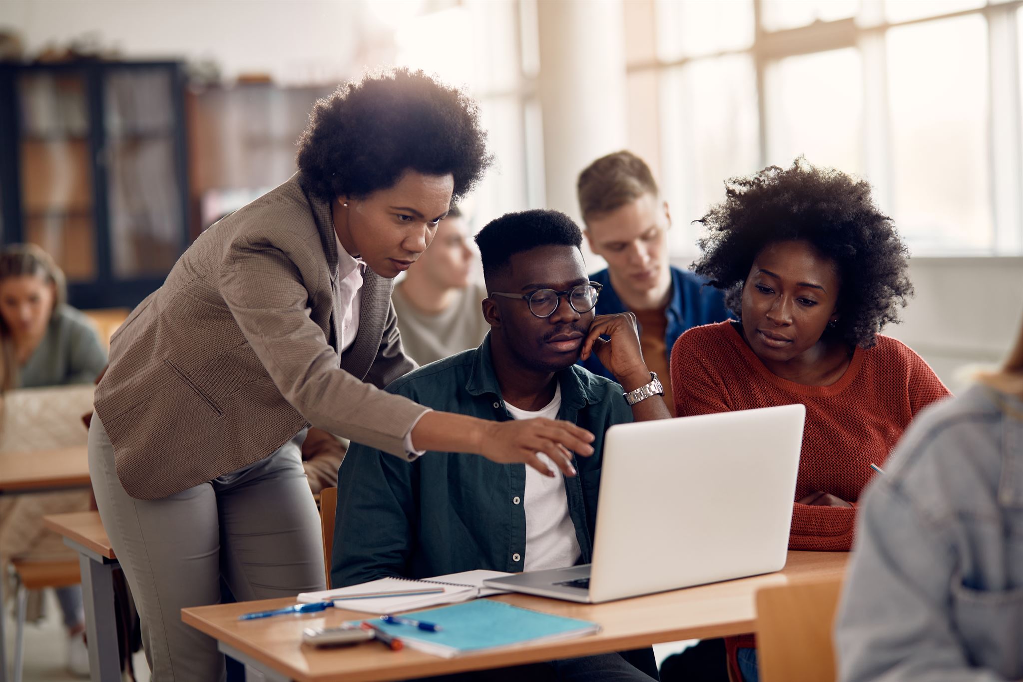 People-learning-in-classroom