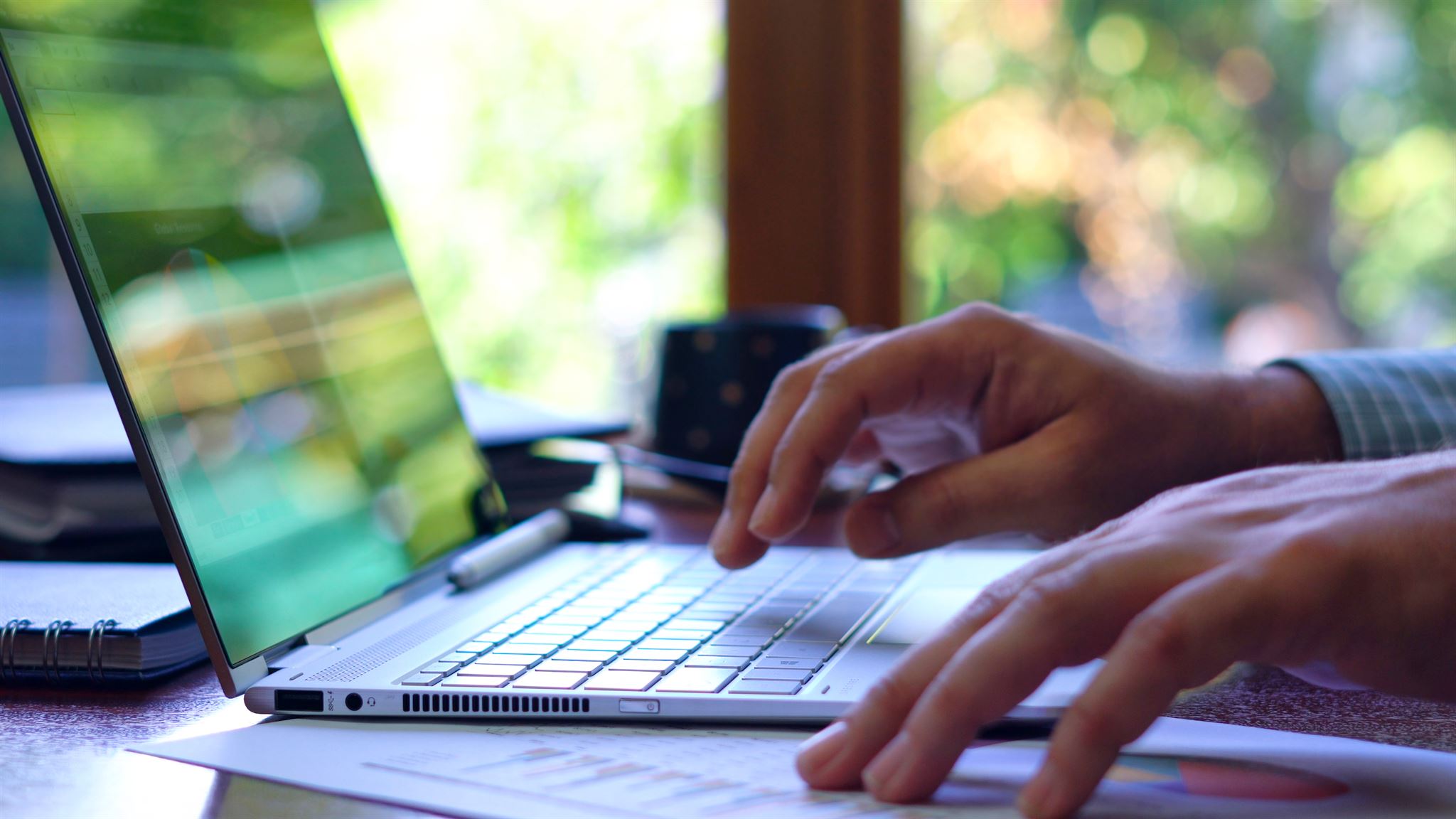 Person-typing-on-laptop